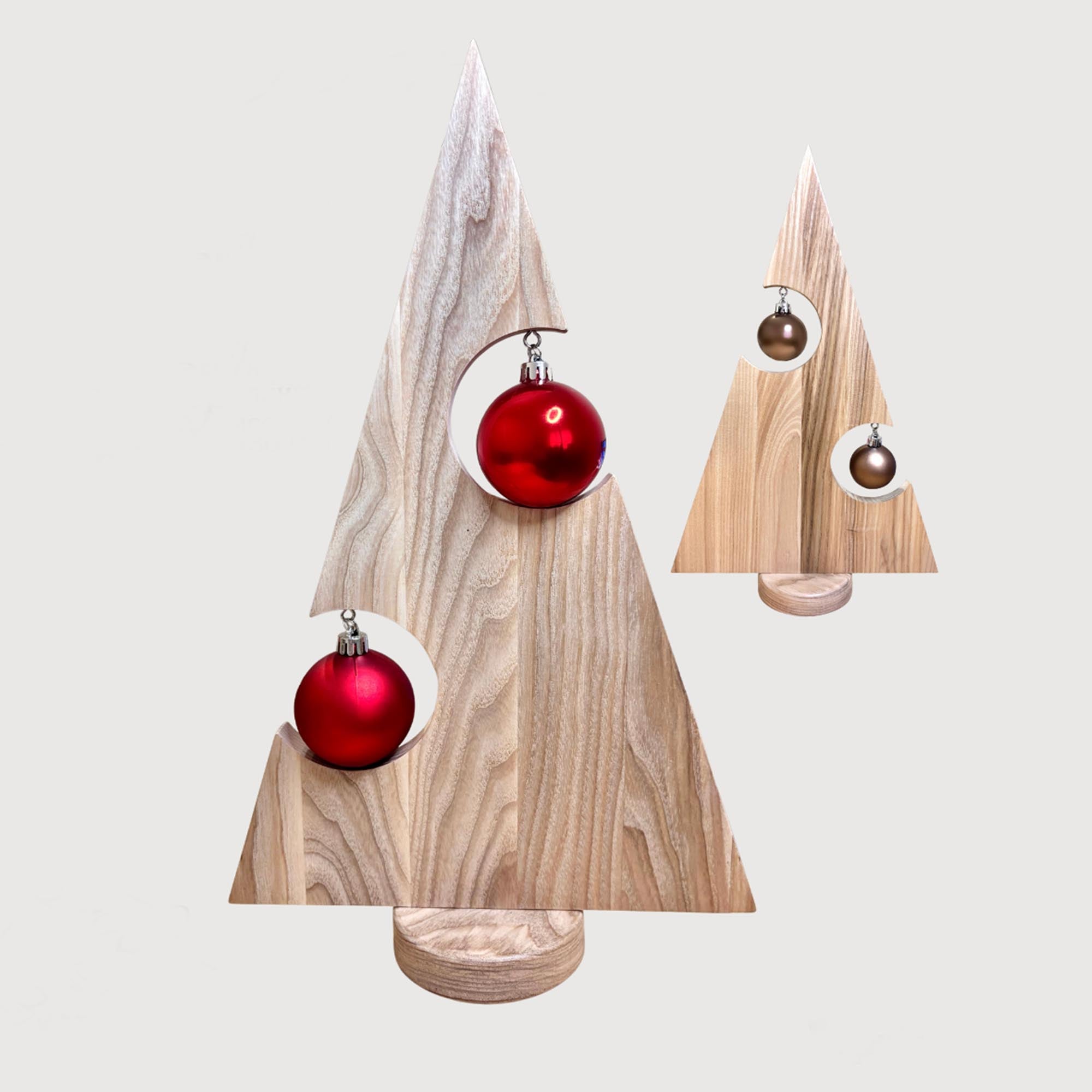 Деревянная елка, ясень