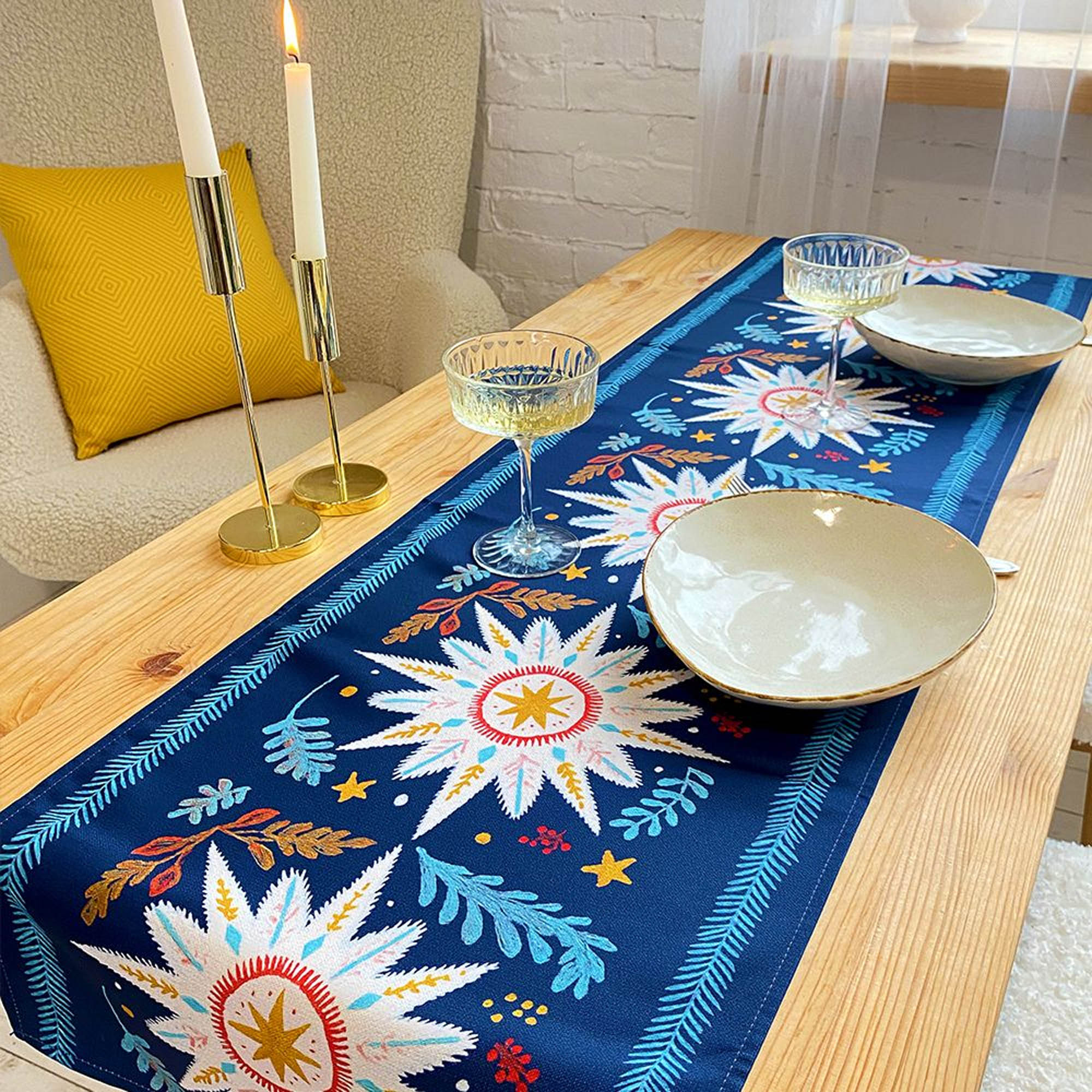 Доріжка на стіл БІЛІ ЗІРКИ НА СИНЬОМУ ФОНІ