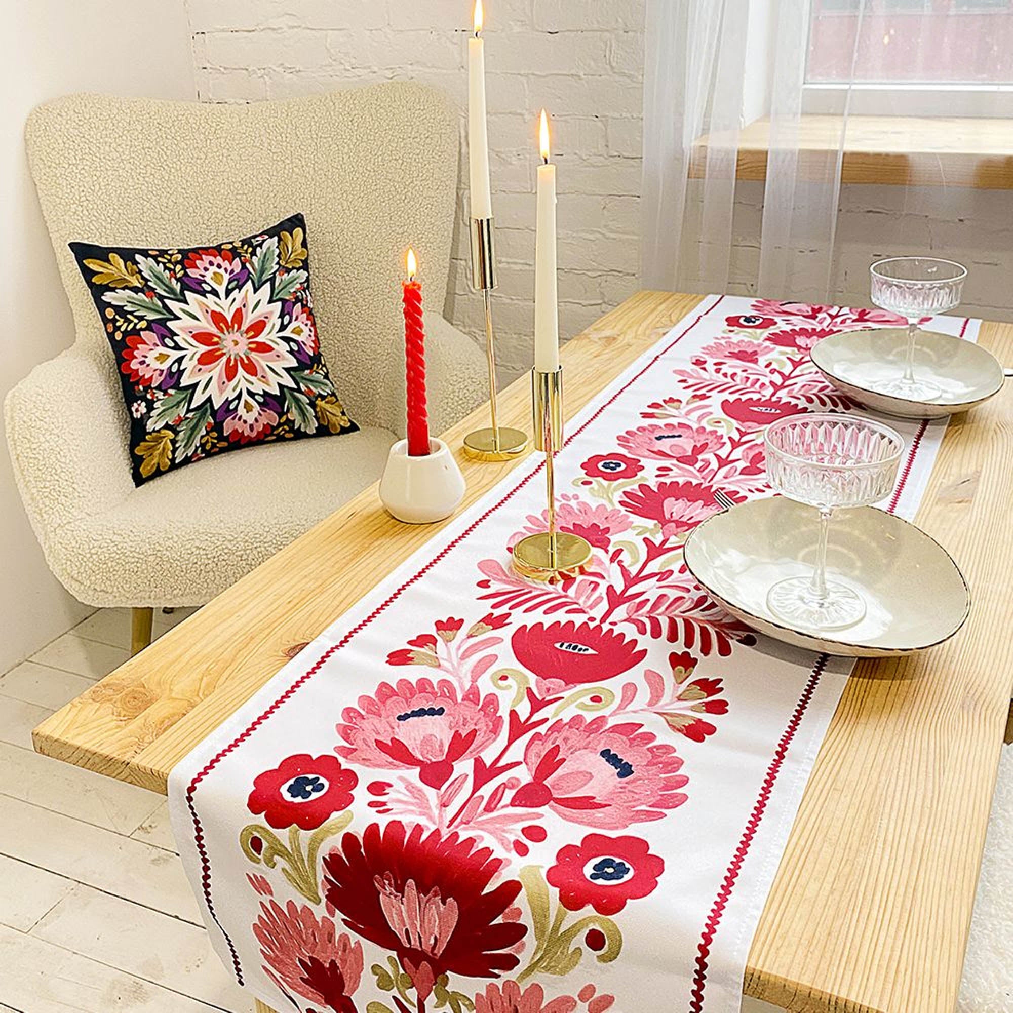Доріжка на стіл ЧЕРВОНИЙ ЦВІТ