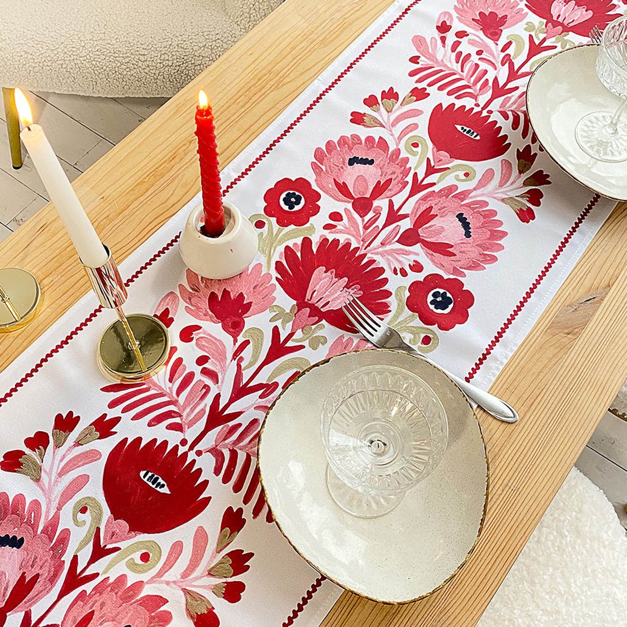 Доріжка на стіл ЧЕРВОНИЙ ЦВІТ