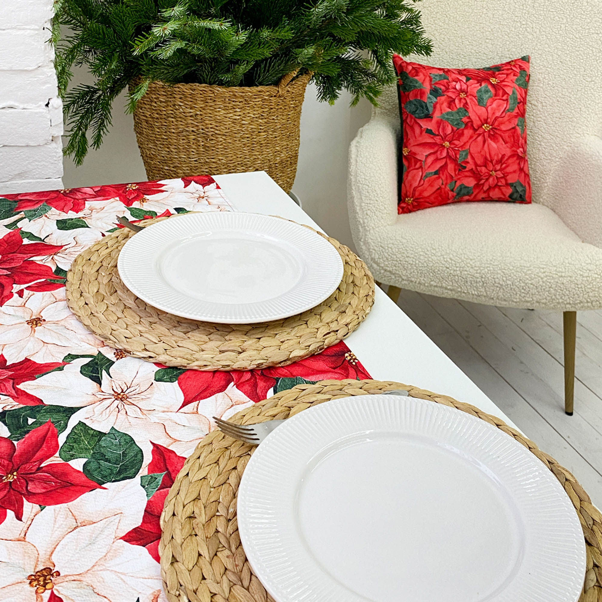 Дорожка на стол РОЖДЕСТВЕНСКИЕ ЦВЕТЫ