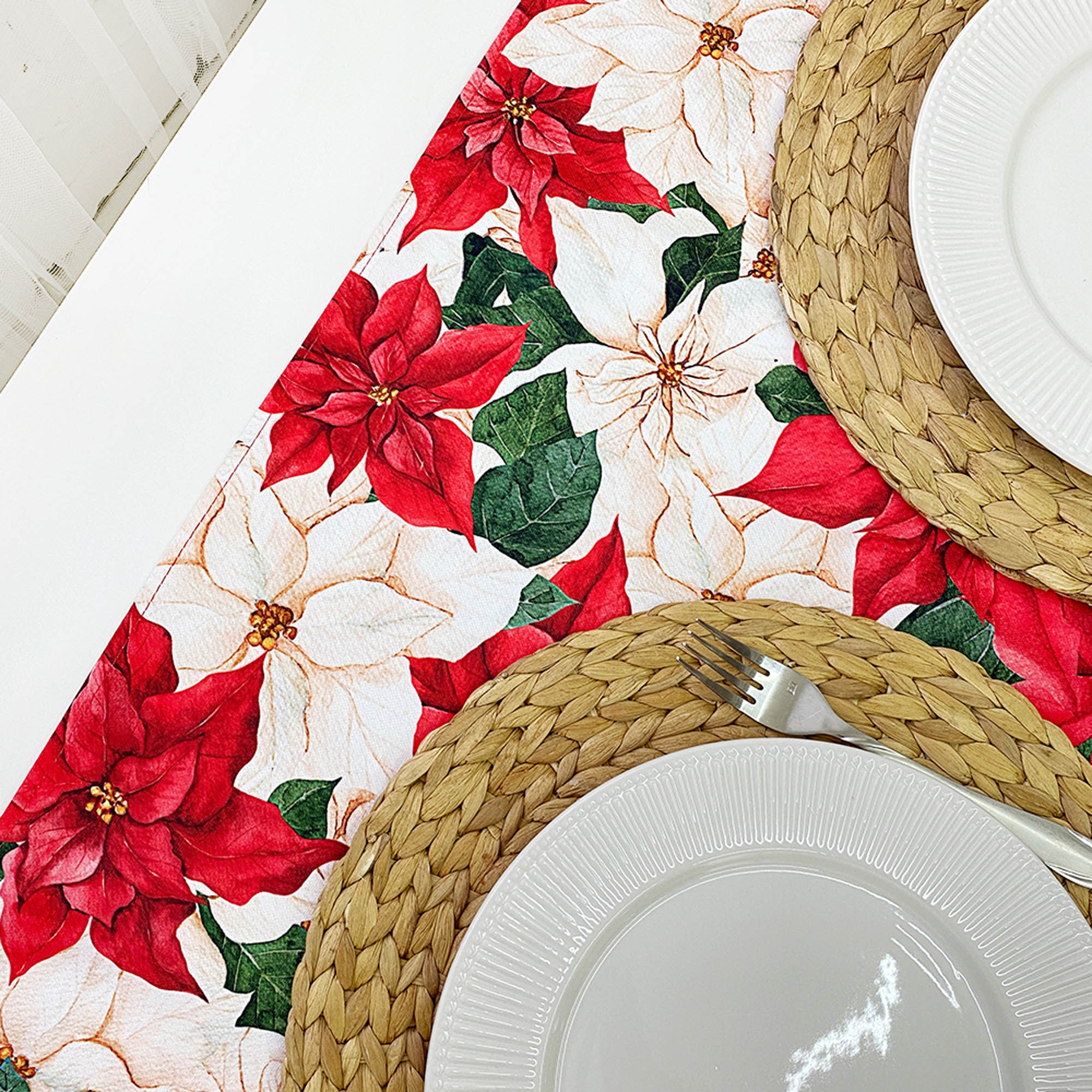 Дорожка на стол РОЖДЕСТВЕНСКИЕ ЦВЕТЫ