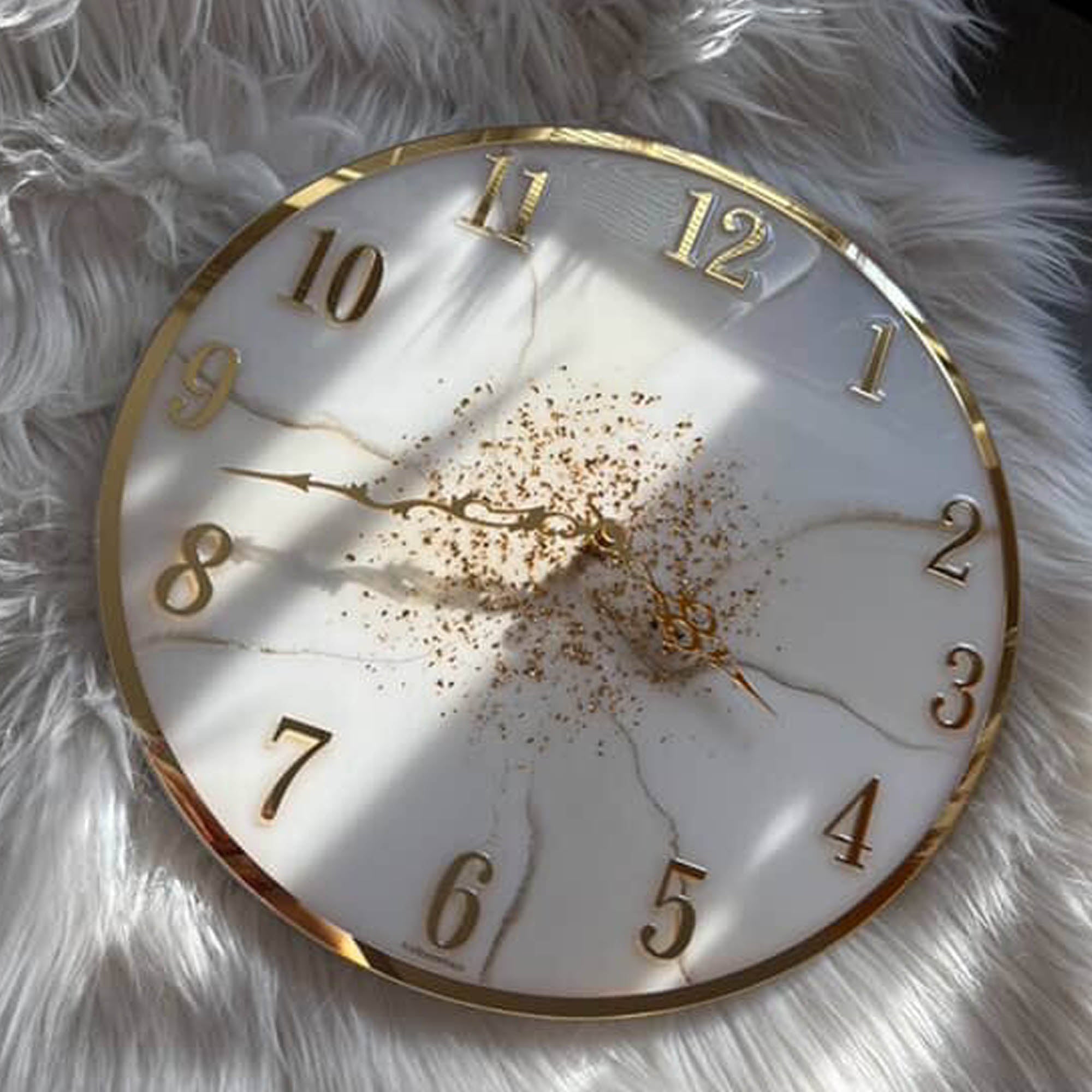 Годинник з епоксидної смоли, білий з золотим