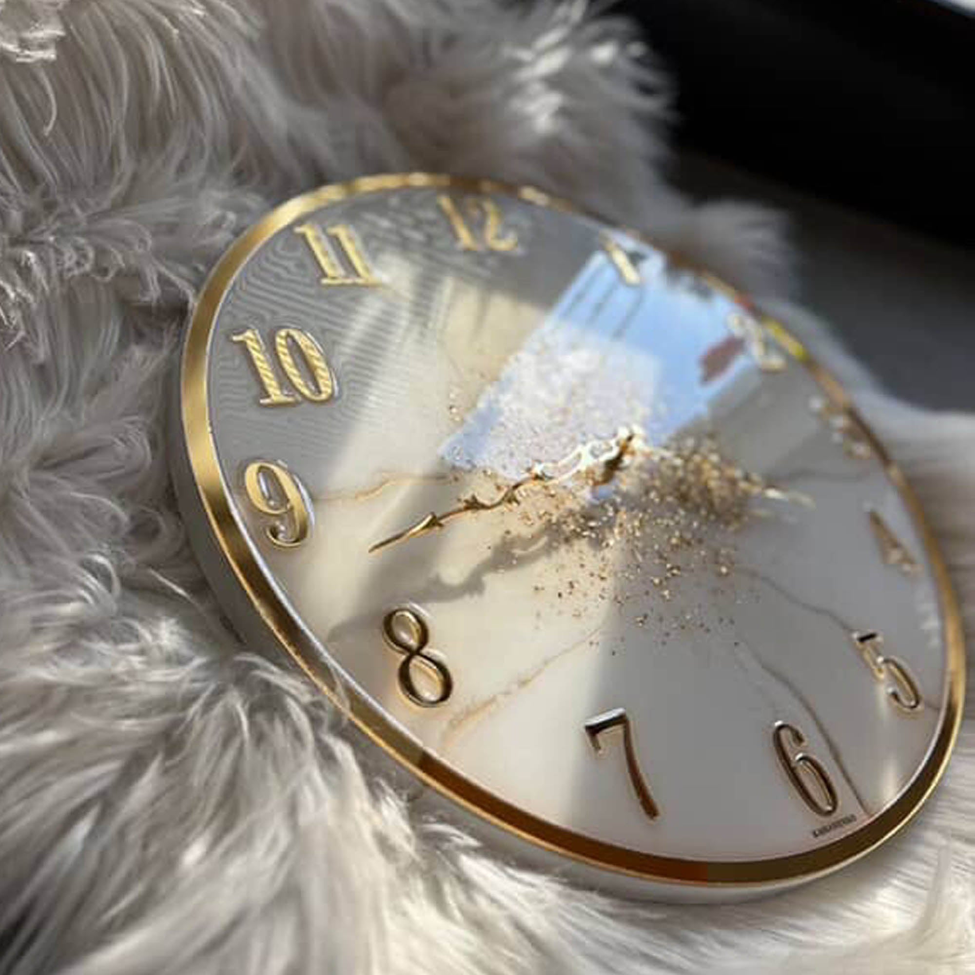 Годинник з епоксидної смоли, білий з золотим