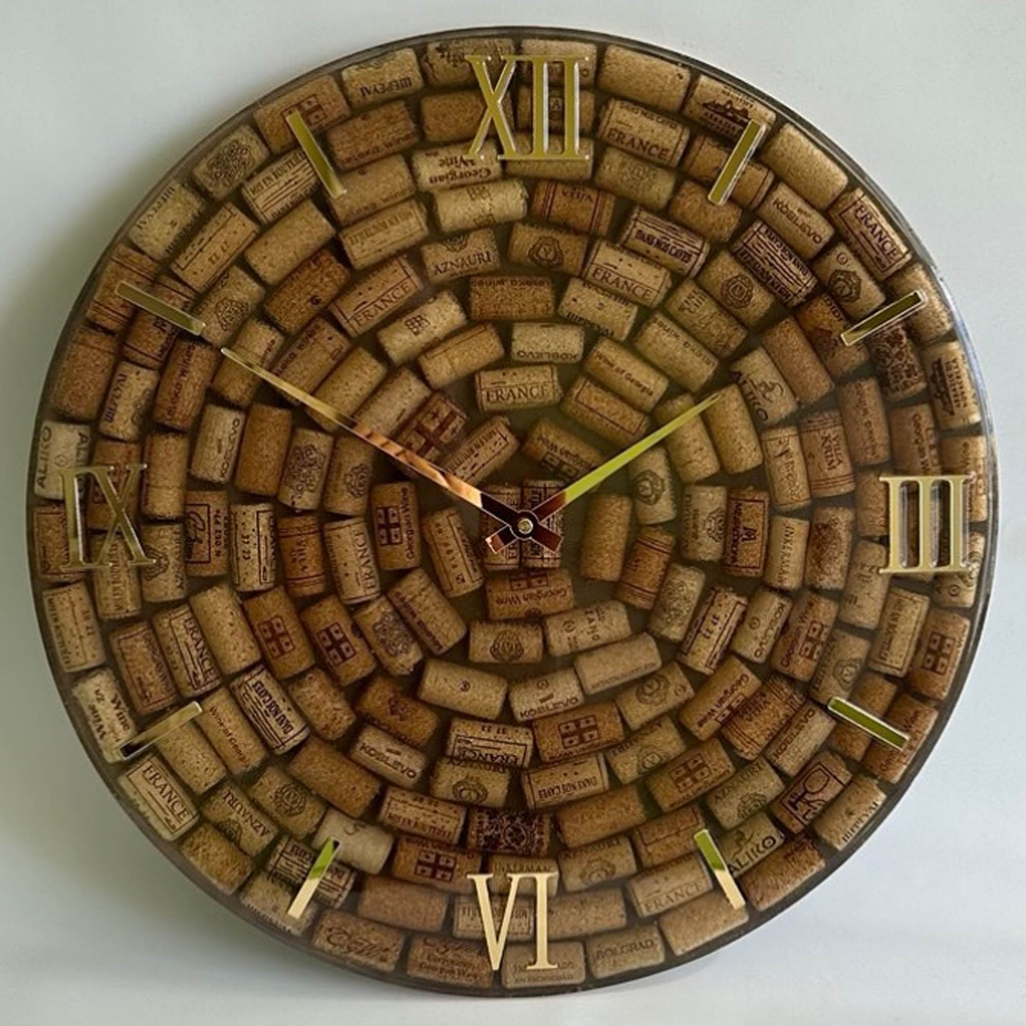 Годинник з епоксидної смоли з винними корками
