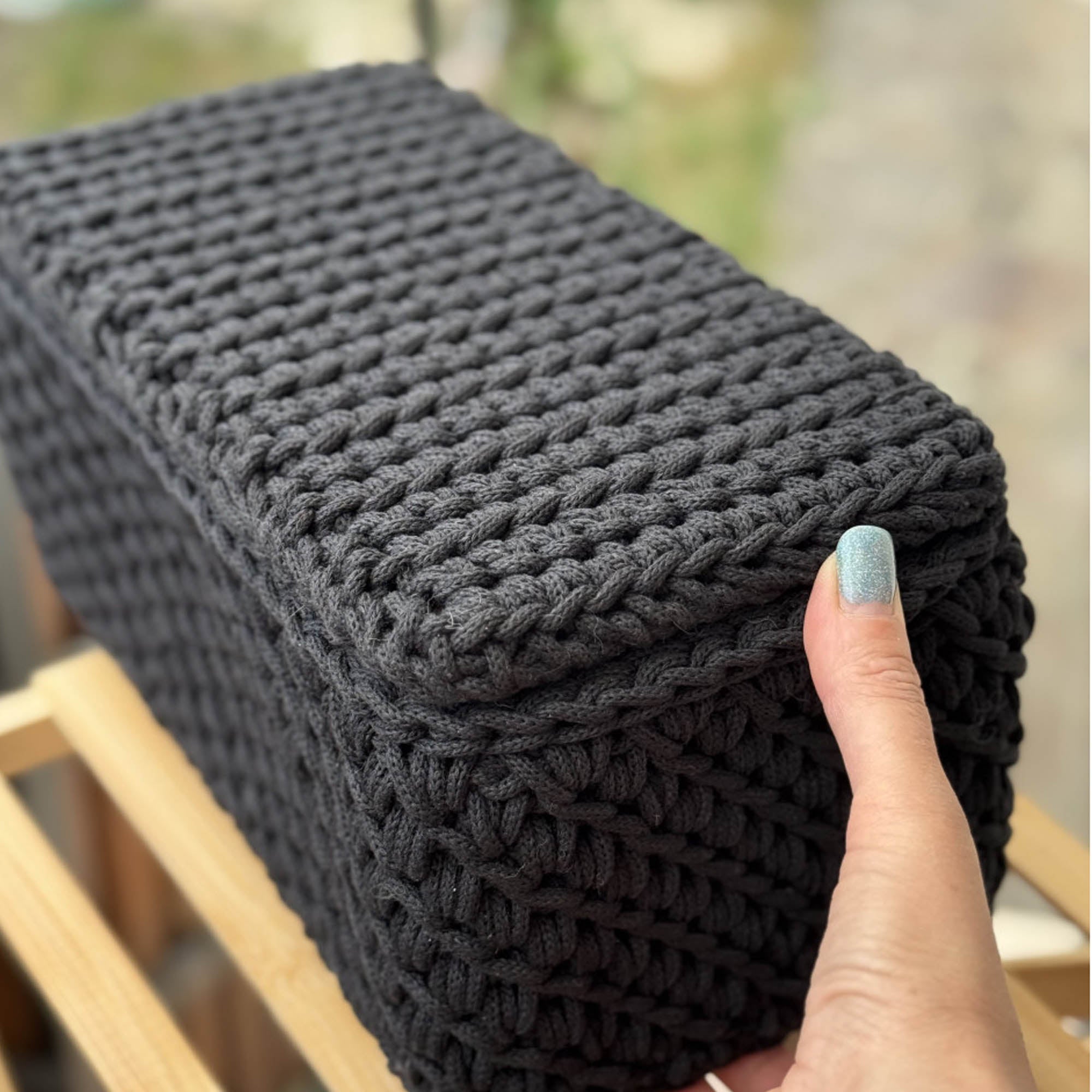 Корзина вязаная с крышкой