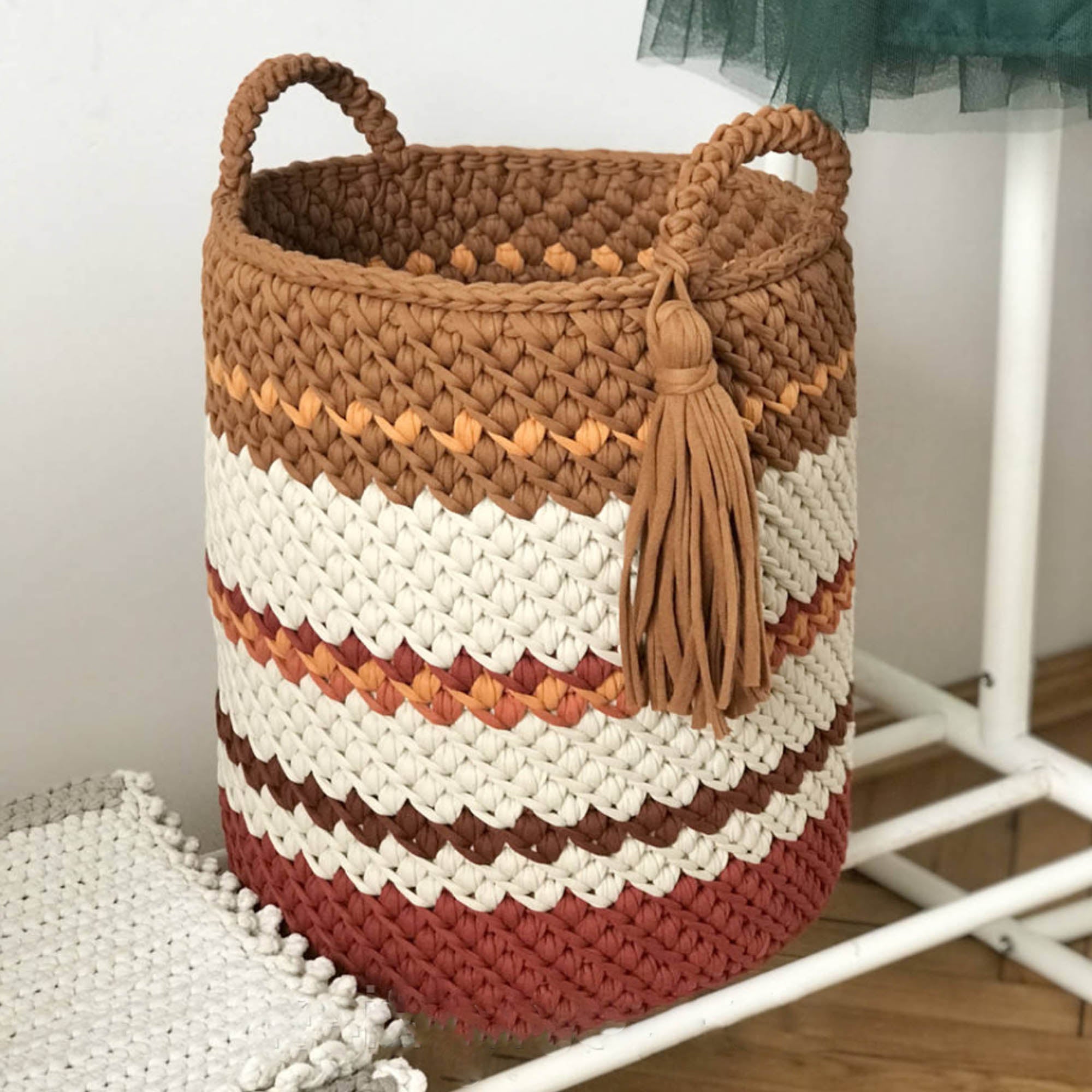 Корзина интерьерная