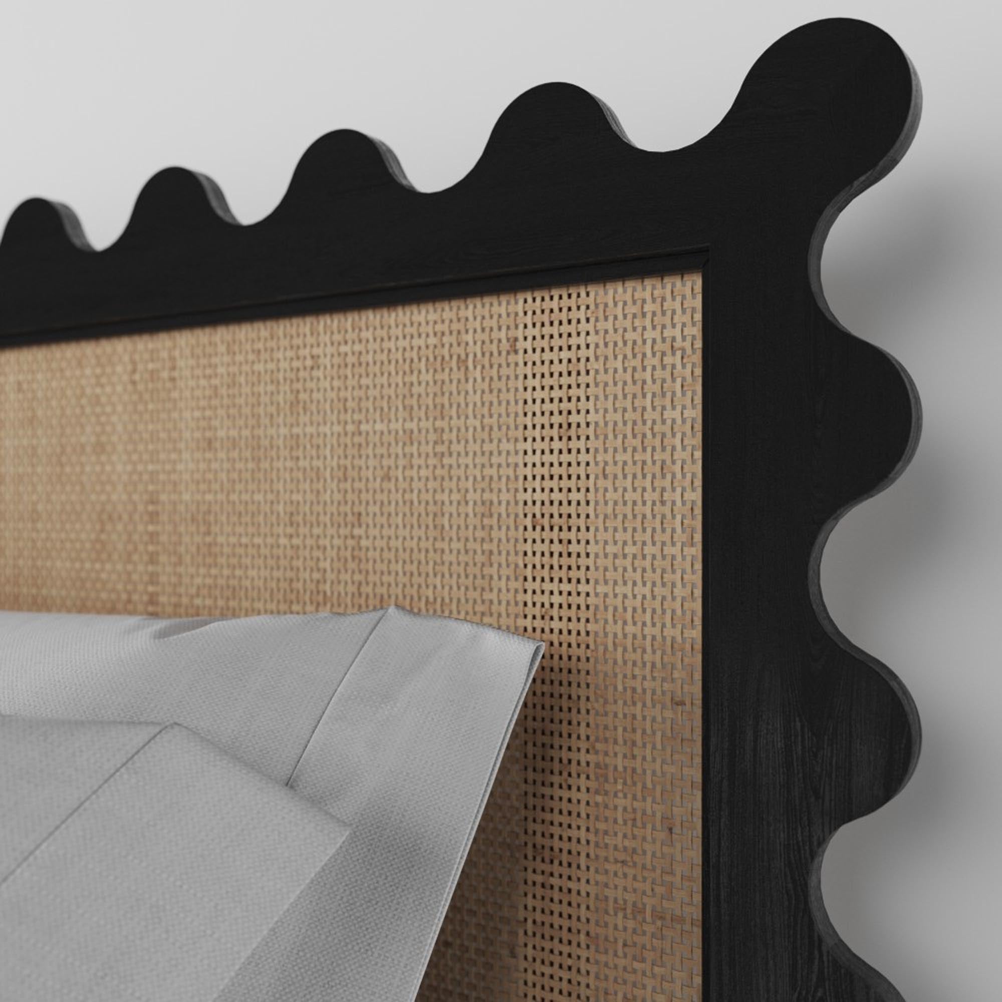 Ліжко дерев'яне KHVYLI з узголів'ям, чорного кольору