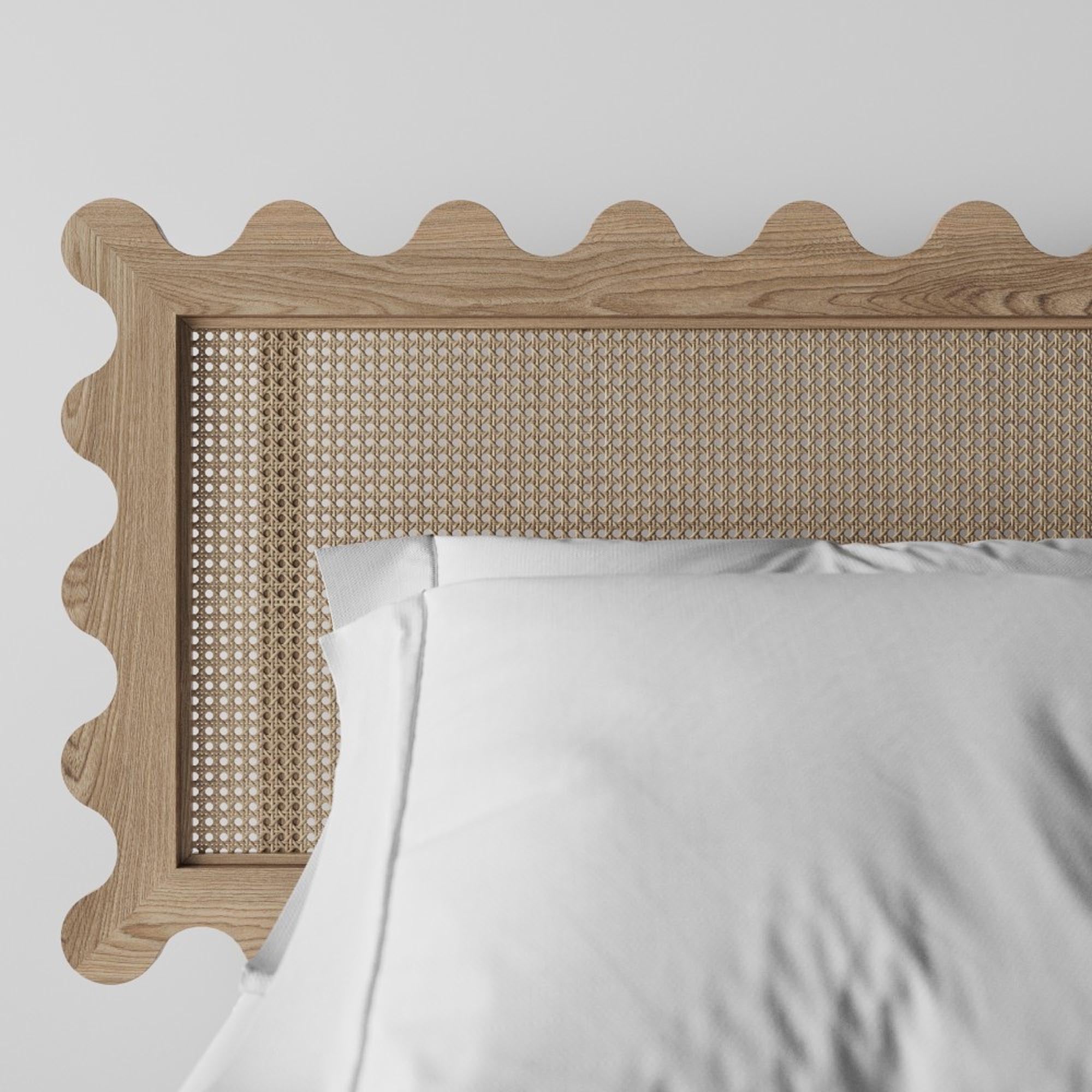 Ліжко дерев'яне KHVYLI з узголів'ям, натурального кольору