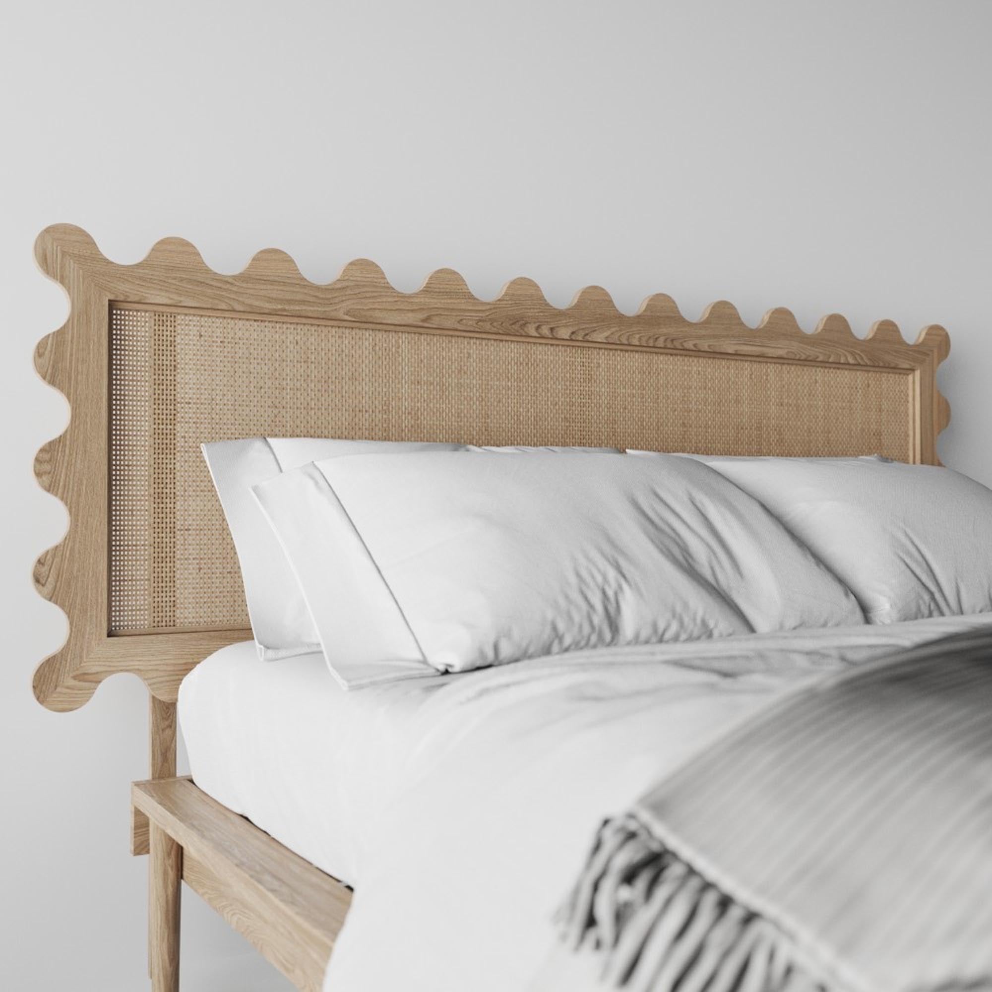 Кровать деревянная KHVYLI с изголовьем, натурального цвета