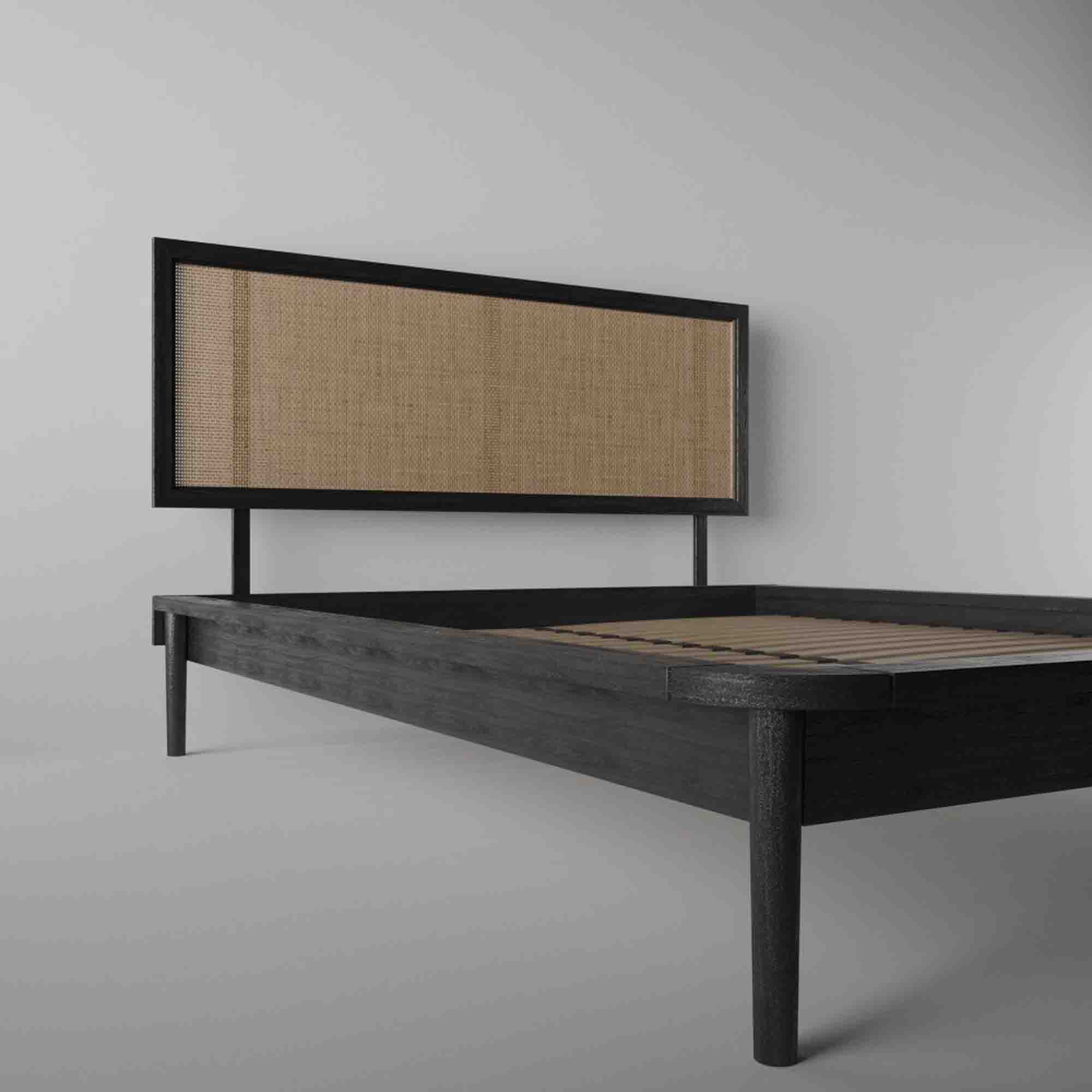 Кровать деревянная TENETA с изголовьем, черного цвета