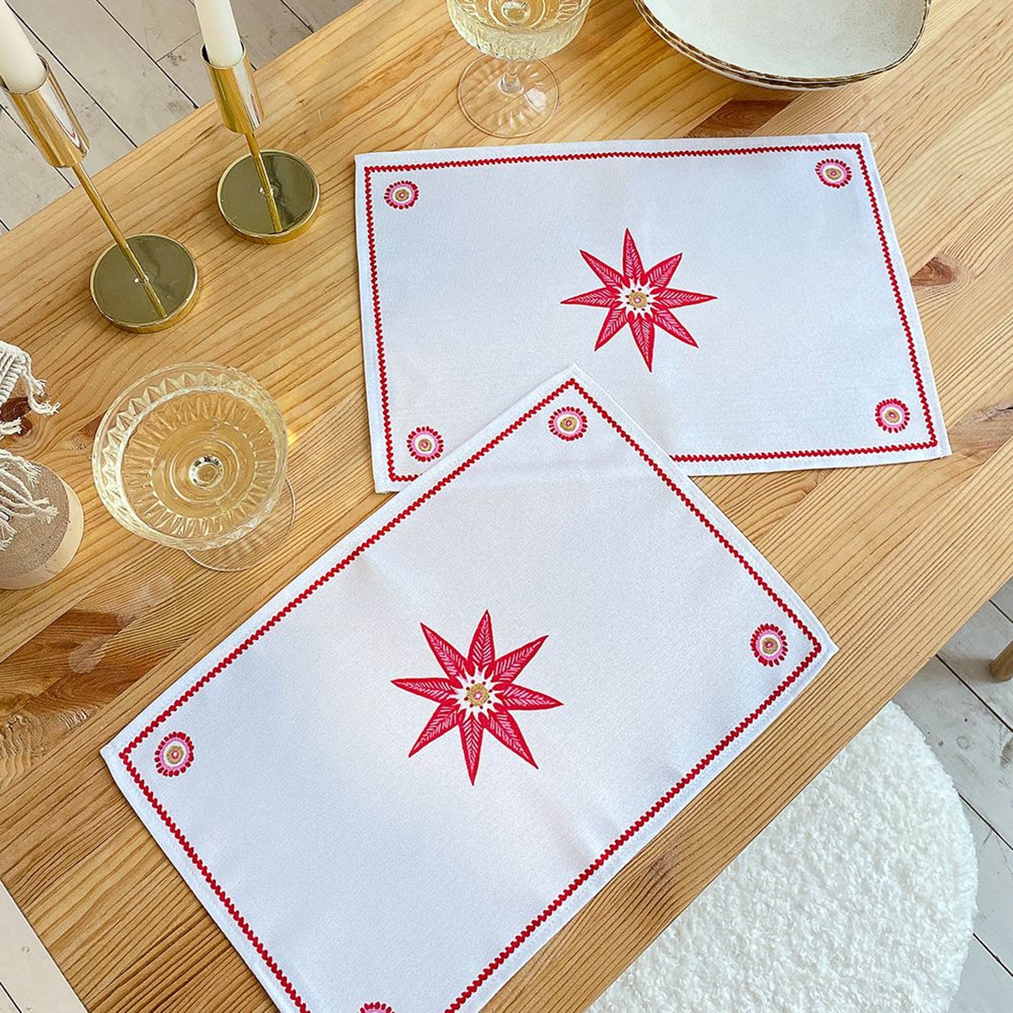 Салфетки на стол РОЖДЕСТВЕНСКОЕ НАСТРОЕНИЕ, 2шт