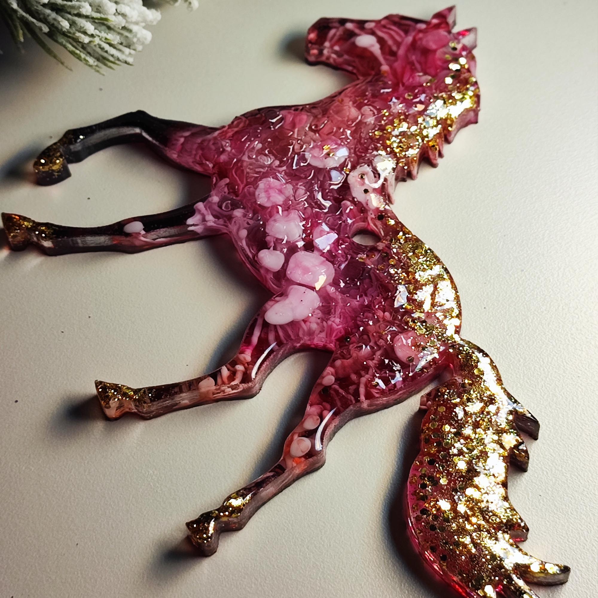 Елочная игрушка Лошадь V, из эпоксидной смолы