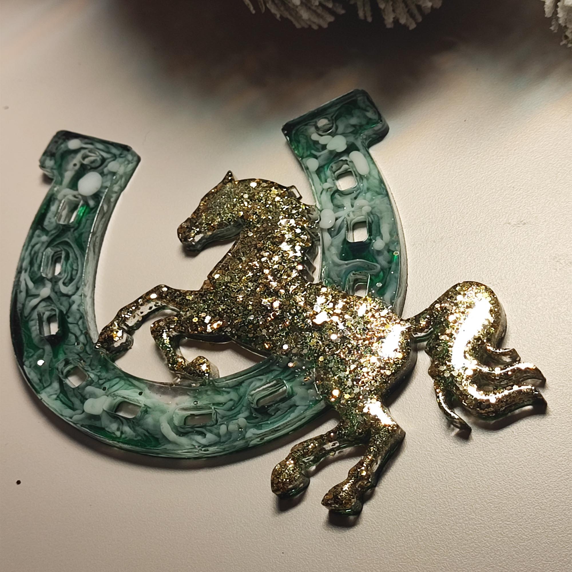 Елочная игрушка КОНЬ VI, из эпоксидной смолы