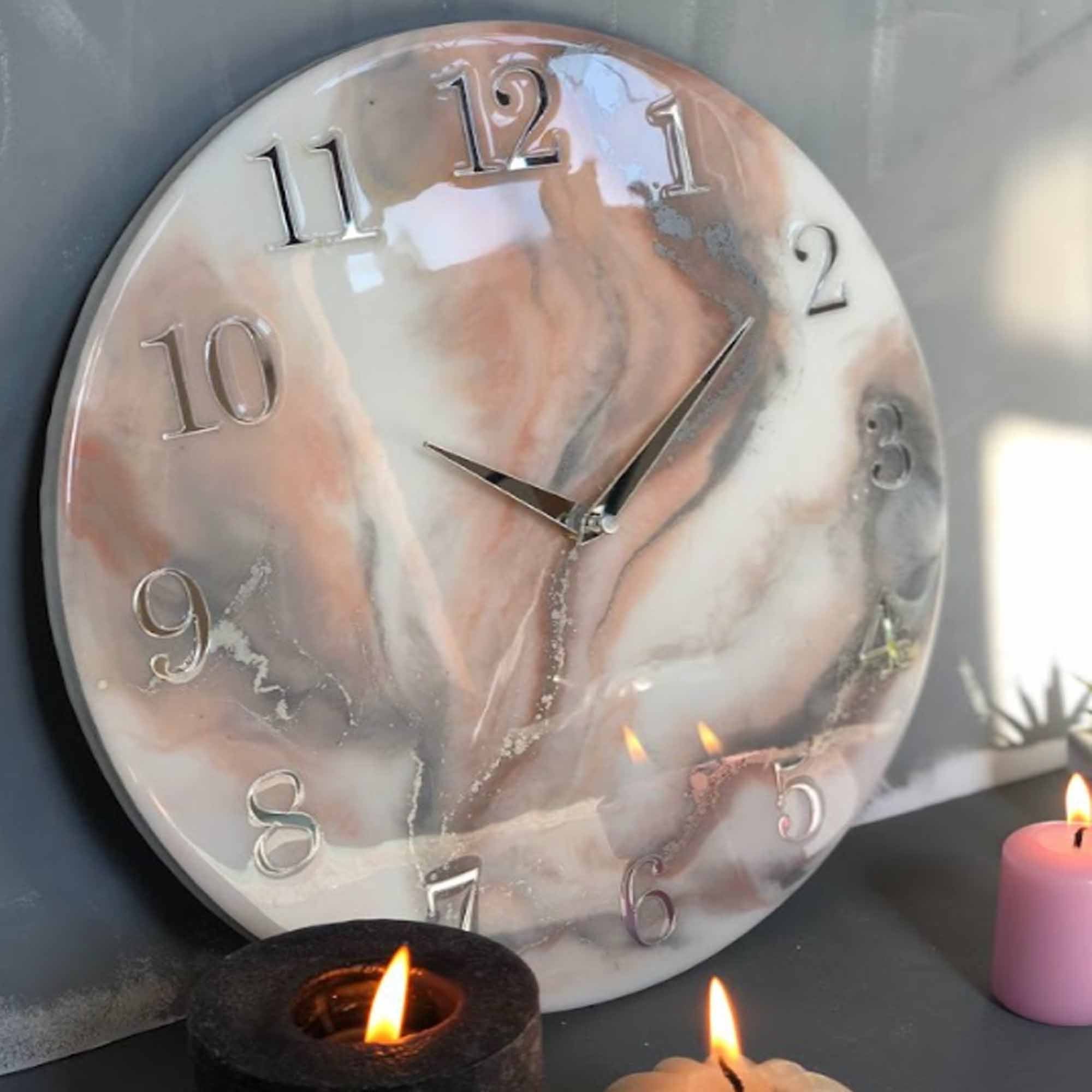 Часы настенные розовые из эпоксидной смолы